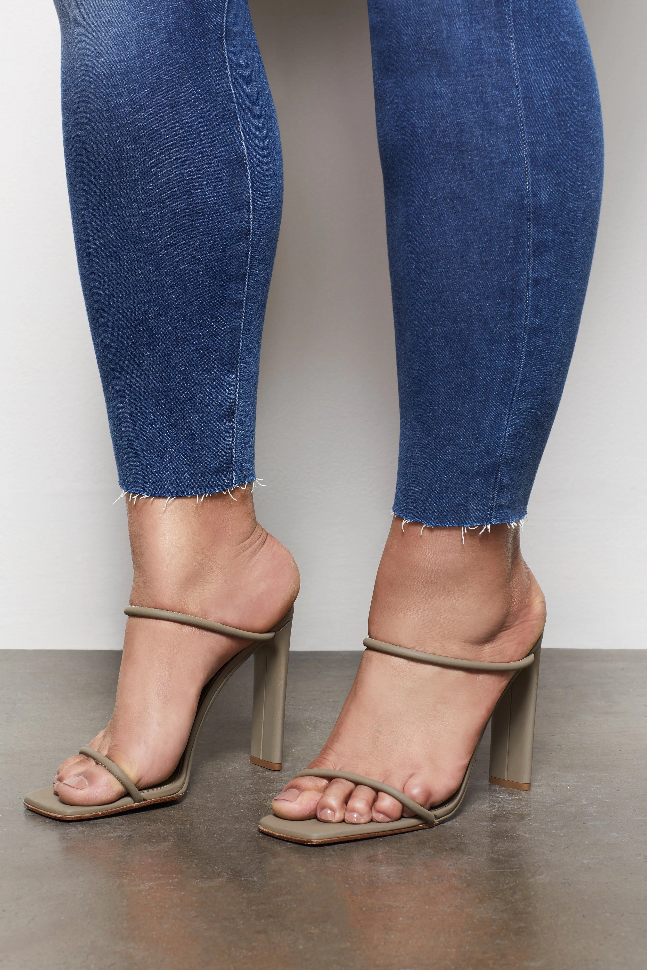 GOOD LEGS CROP | BLUE376