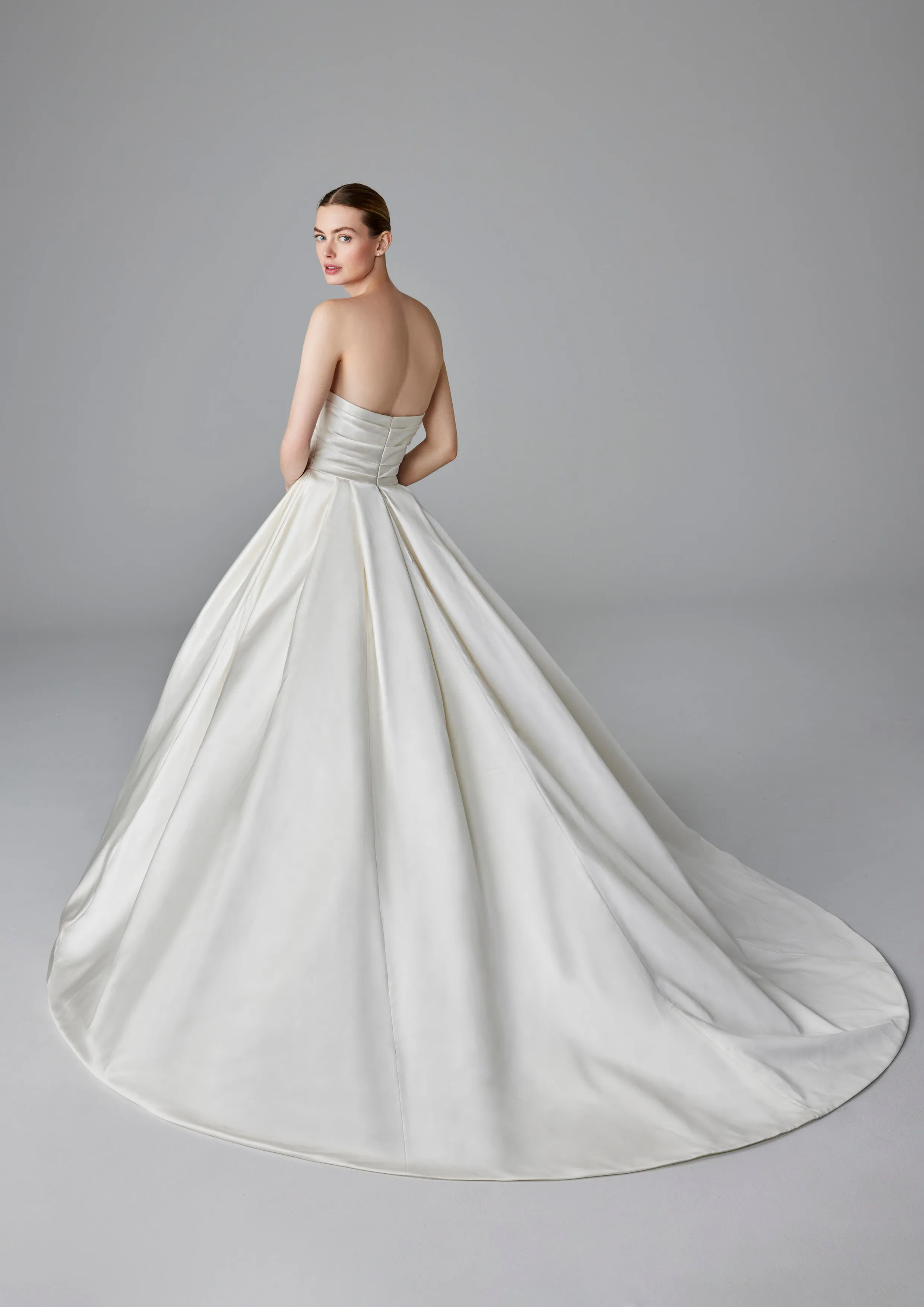Pronovias: Kristin