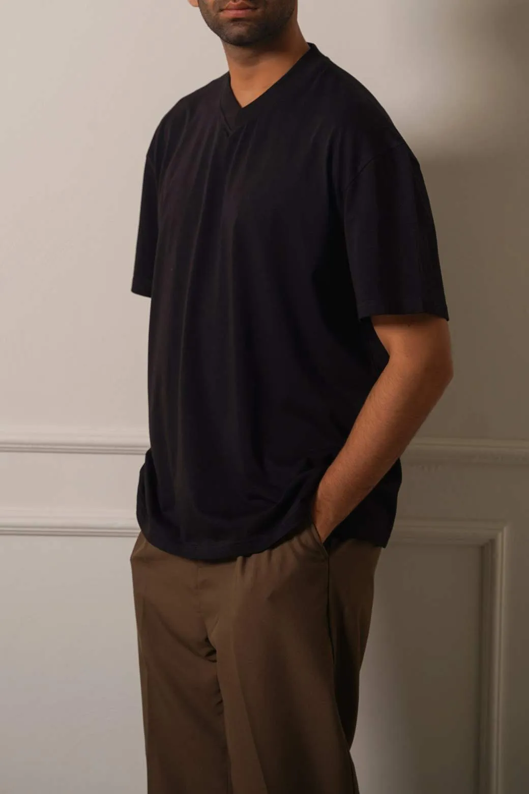 V-NECK TEE